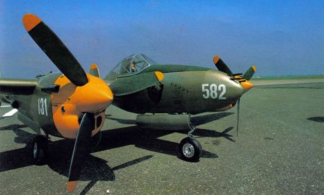 Reproducción a escala del P-38